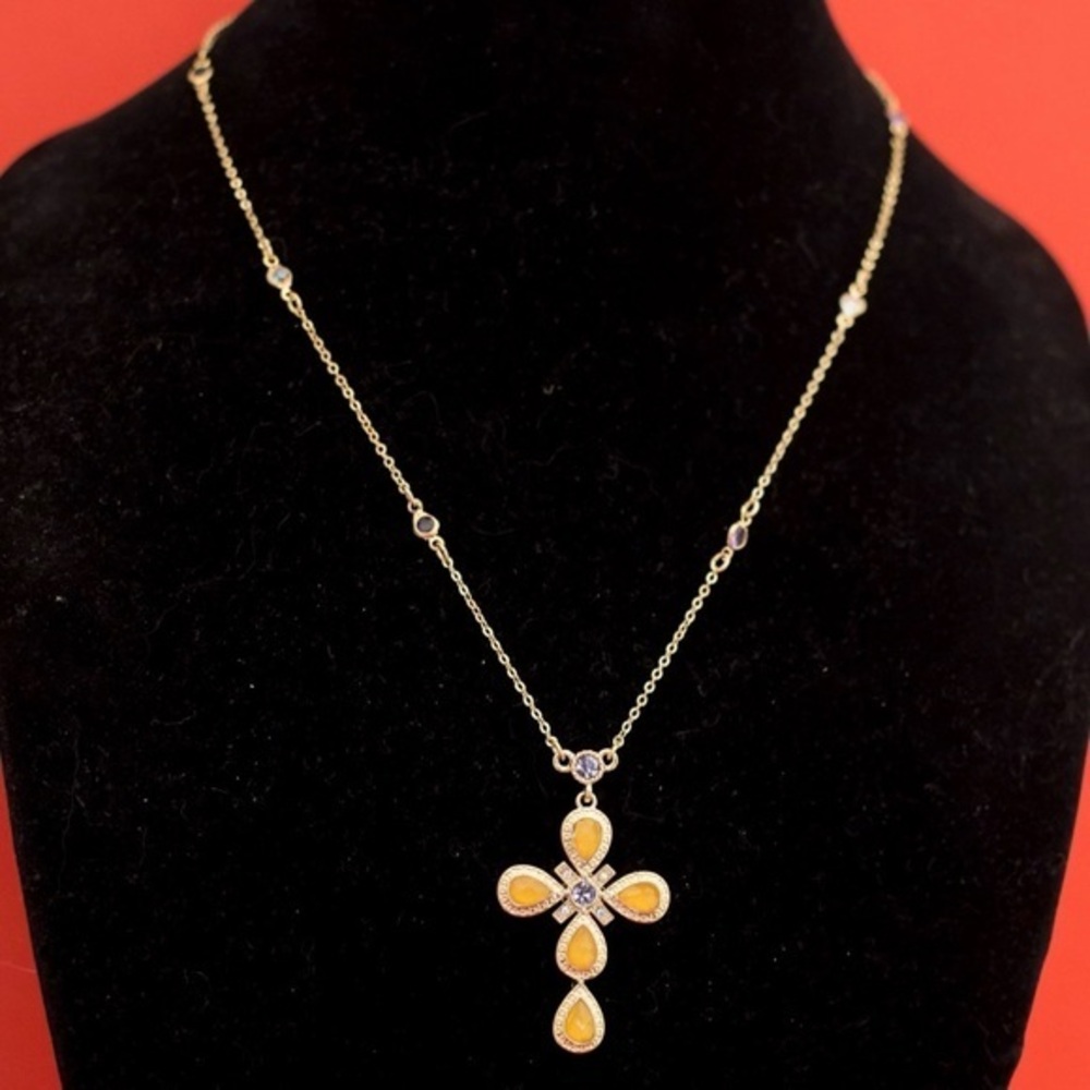 Vintage Avon NR Elegant Gold Tone          Yellow/Purple Pendant Cross Necklace